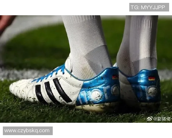 球星为何纷纷选择穿足球鞋探索背后的品牌影响与技术创新 球星为何纷纷选择穿足球鞋探索背后的品牌影响与技术创新